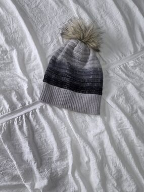 BABATON Gray Ombre Knit Beanie with Faux Fur Pom (NWOT)PRICE NEGOTIABLE